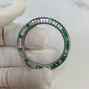 Luxira Jewels, pierre de moissanite verte transparente de luxe sur mesure, pierre baguette, acier inoxydable, sertissage artisanal, remplacement 40 mm, noir et blanc - Product Image 5