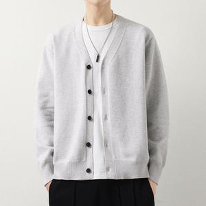 Fabricants de vêtements personnalisés Cardigan à manches longues pour hommes Cardigans à boutons Couleur unie Col en V Tricot surdimensionné Pull pour hommes - Product Image 1