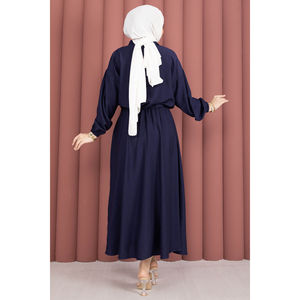 ชุดกีฬาผู้หญิงสีน้ำเงินกรมท่า เสื้อครอปและกระโปรง - Product Image 6