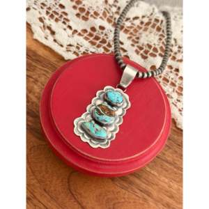 Colgante de Plata de Ley Hecho por Artesanos Navajo con Incrustaciones de Turquesa Mixta y Tecnología de Engaste en Bisel - Product Image 2