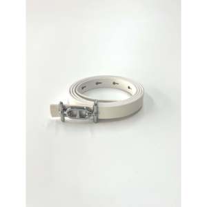 Cinturón Casual Delgado con Elegante Hebilla de Acero Plateado - Product Image 1