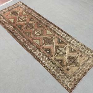 Alfombra Turca Vintage de 2.9x11.1 pies, Alfombra de Lana con Estampado Animal Marrón Rojizo - Product Image 2