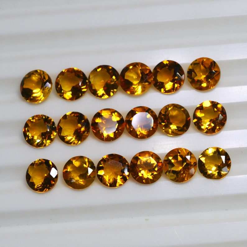 สีเหลือง