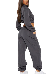 Conjunto Deportivo Corto de Nailon para Mujer con Logotipo Personalizado al por Mayor, Chaqueta Cortavientos y Pantalones Deportivos de Nailon y Poliéster para Mujer - Product Image 2