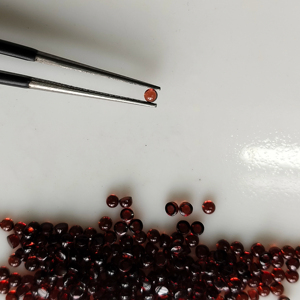 Piedra preciosa suelta de granate rojo redondo Natural de 2,25mm, calidad maravillosa para hacer collares, accesorios de joyería - Product Image 1