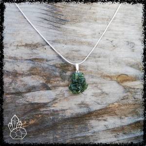 Hecho a mano Vintage checo moldavita Tektite colgante plata chapado en oro cristal crudo para Wiccan joyería LARP ocasión de compromiso - Product Image 3