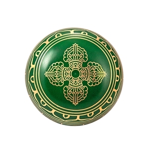 Bol chantant tibétain en laiton fait à la main, 4,5 pouces, pour le yoga, la guérison sonore, la méditation, comprend un mallet et un coussin - Product Image 5