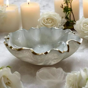 La resina del cuenco es sorprendentemente ligera en comparación con la cerámica o el vidrio, pero ofrece una durabilidad impresionante y un alto brillo - Product Image 1