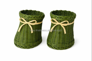 Cesta de Almacenamiento Navideña Ecológica de Ratán Verde, Rojo y Azul Natural Hecha a Mano por Sisu Handicraft - Product Image 3