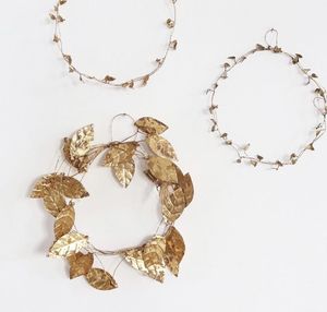 Exquisito trabajo de hojas florales de corona redonda de metal inspirado en temas de la naturaleza con artesanía elegante y estructura de metal duradera - Product Image 1