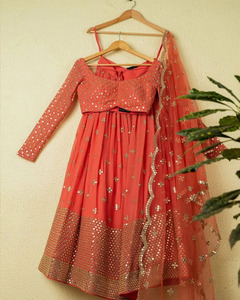 Rangoli สูงตามต้องการพร้อมกระจกกระดาษงานปัก lehenga choli เหมาะสำหรับเจ้าสาวและกิจกรรมทางวัฒนธรรมจากอินเดีย - Product Image 1