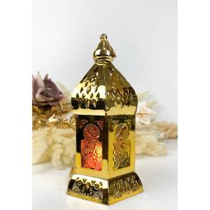 Glamorosas Lámparas Metálicas Doradas y de Cristal que Crean una Atmósfera Relajante que Complementa las Oraciones Nocturnas de Taraweeh - Product Image 3