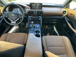 Lexus IS 300 Turbo Premium RWD 2023 Usado en Buen Estado - Product Image 5