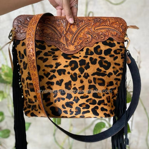 Sac à main élégant en cuir de fourrure léopard pour femmes Sac à bandoulière élégant à la main Fringe Gypsy Boho Sac à bandoulière en cuir Nouvelle collection - Product Image 3
