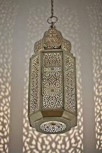 Lanterne décorative en fer, parfaite pour créer une atmosphère chaleureuse dans le patio du jardin ou le salon - Product Image 3