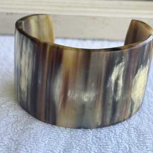 Brazaletes Unisex de Cuerno de Búfalo Pulido de Alta Calidad, Naturales, Ecológicos, Joyería de Moda Animal, Impermeables y Personalizables - Product Image 1