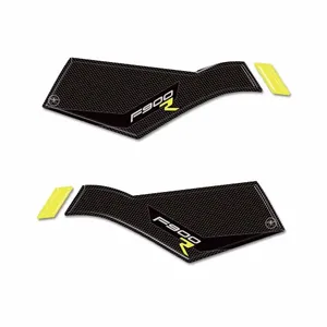 Adesivi di protezione laterale per serbatoio moto 3D gialli compatibili con BMW F900 R - Product Image 1
