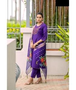 Dernières femmes portent du coton doux avec une belle broderie Kurtis de travail avec pantalon et filet doux avec impression numérique Dupatta pour les femmes - Product Image 1