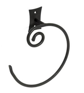 Anneau de serviette forgé à la main fabriqué avec du fer antique parfait pour la décoration de salle de bain et la maison de style campagnard - Product Image 1