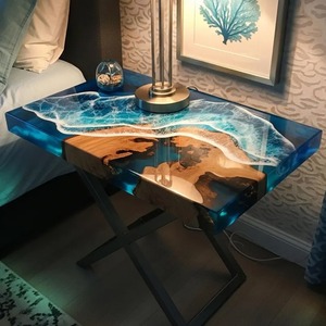 Table de chevet personnalisée en résine époxy bleue inspirée de l'océan Dessus Table d'arts faite à la main solide naturel - Product Image 1