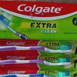 XTRA clean-cepillo de dientes de color rojo y verde, económico, con cerdas medianas y suaves - Product Image 1