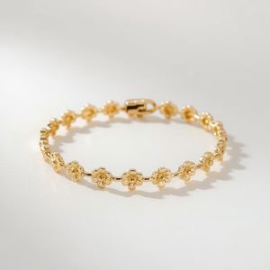 Pulsera Floral de Lujo, Oro Sólido de 18K, Certificado GIA, Origen Tailandés, Elegante Diseño de Flores, Joyería Fina para Mujer, OEM - Product Image 6