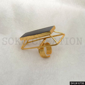 Bague de mariage en diamant pour fille, plaquée or, faite à la main, en émail noir, avec motif ajustable - Product Image 3