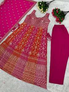 Haut à la demande à la mode de qualité supérieure attrayant velours fantaisie Nayra coupe haut avec Dupatta avec fabricant de travaux de broderie - Product Image 2