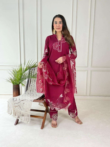 Traje Étnico de Seda Romana de Diseñador con Trabajo Interior y Toque Artesanal, Ropa Tradicional para Bodas, Recepciones y Fiestas - Product Image 5