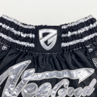 Short de Muay Thai teint en couleur unie de qualité supérieure pour hommes Short durable en polyester 100% pour hommes