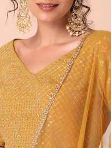 Juego tradicional de Lehenga Choli amarillo glamuroso para fiesta con tela Georgette pesada - Product Image 5