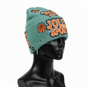 Gorro de Invierno Premium para Mujer, 280 GSM, Tejido Acrílico Acogedor, Elegante Parche Bordado, Diseño de Logotipo Personalizado, Gorro Jacquard - Product Image 4