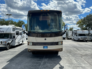 รถบ้านหรูหรา Neptune Luxury XL Class A เครื่องยนต์ดีเซล พร้อมส่วนขยายแบบ Slide-Out และสิ่งอำนวยความสะดวกครบครัน ระยะทางวิ่ง 601-700 กม. กำลังมอเตอร์ 200-250 กิโลวัตต์ - Product Image 6