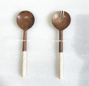 Articles de fête avec logo personnalisé pour mariage service à salade en bois et résine kit de couverts de table avec cuillère et fourchette - Product Image 3