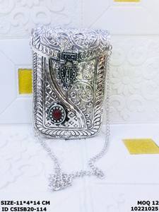 Sac à main en laiton fait à la main pour femmes Craftstages International Mariage Soirée Fête Chaîne de bandoulière Fermeture à rabat Doublure en satin - Product Image 3