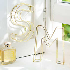 Piso de alambre de metal chapado en oro de pie decorativo de la A LA Z todos los alfabetos unidos para la pared del hogar alfabeto decorativo - Product Image 1