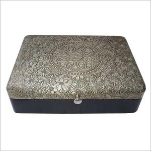 Colección de joyas de metal decorativas de aleación de zinc con cajas de joyería de lujo de opulencia de metal para mantener joyas elegantes en latón - Product Image 4