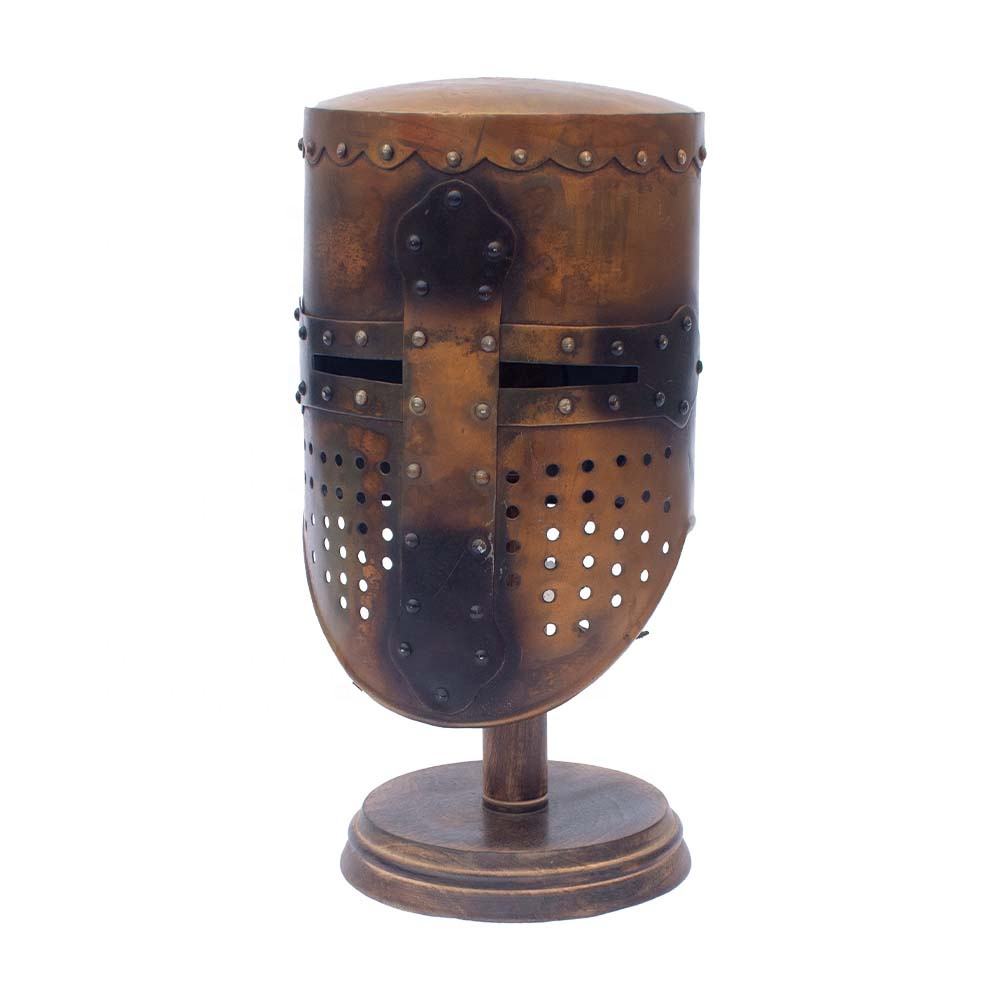 Casco Cruzado de Acero Medieval con Tapa Plana y Acabado Marrón