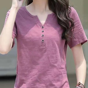 เสื้อยืดคอวีติดกระดุมสำหรับผู้หญิงเสื้อลำลองสีพื้นแขนสั้นสีขาวขนาดใหญ่ทรงหลวมสำหรับฤดูใบไม้ผลิฤดูร้อน - Product Image 4