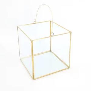 Boîte à bijoux moderne décorative de luxe faite à la main, cadre en laiton métallique, verre de cristal incurvé, boîte à bijoux pour la décoration de la maison - Product Image 4