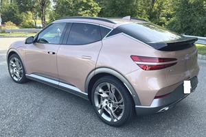 SUV Eléctrico G V 60 PERFORMANCE 2024 USADO, con Volante a la Izquierda/Derecha, Cámara Trasera de 360°, Neumáticos R18, 7 Asientos - Product Image 4