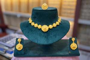 Magnifique collier statement en filigrane plaqué or avec accents de paon, franges à pampilles et boucles d'oreilles assorties 63040 - Product Image 6