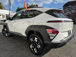 Kona Limited Turbo AWD 2024 con Asientos de Cuero, Rines R21, Bajo Kilometraje, Precio en Existencia, Listo para Envío - Product Image 2