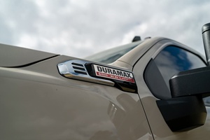 รถบรรทุก GMC Sierra 3500 Duramax SLE 4WD ปี 2026 ภายในสีเข้ม พวงมาลัยซ้าย พร้อมแผ่นรองพื้นกระบะแบบพ่น จัดส่งฟรี - Product Image 3