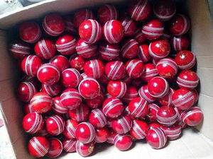 Pelota de cricket de color personalizada de la mejor calidad, diseño de cuero Premium con logotipo, pelota dura para una experiencia deportiva Premium - Product Image 5