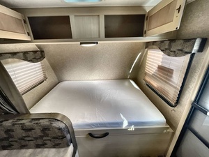 Caravana/RV Mini Moderna Plegable Impermeable Ligera de Aluminio Winnebago Micro Minnie 1700BH Usada 2024 2025 - Product Image 2