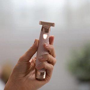 Maquinilla de Afeitar Eléctrica Recargable para Mujer con Cabezales de Afeitado de Una Sola Cuchilla Hipoalergénicos Chapados en Oro para Afeitar el Área del Bikini - Product Image 1
