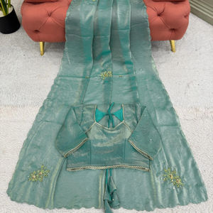 Hermoso diseñador sari con trabajo manual - Product Image 1