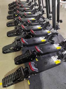 Precio al por mayor: Patinete eléctrico 3 en 1 unisex de 50 km, 1800W, 30Ah, con ruedas de oruga para carretera y pantalla digital, de dos ruedas. - Product Image 6