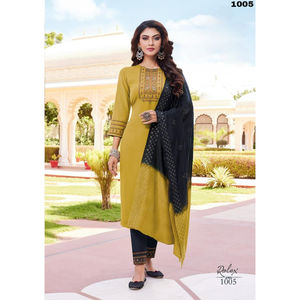 Collection de trois pièces de haute qualité, pantalon Kurti en Chinon lourd avec broderie du fabricant dupata de Surat inde - Product Image 1